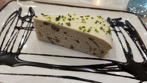 Tarta de plátano y pistacho  at 269 Gastro Vegan in Salamanca