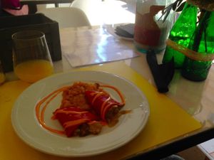 Pimientos rellenos de setas y puré de patatas /
Red bell pepper filled with mushrooms and mashed potatoes /Poivrons rouges garnis de champignons et purée de pomme de terre

Muy rico !! Super Tasty !! at 269 Gastro Vegan in Salamanca