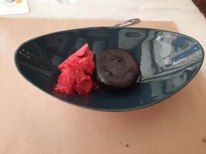Postre: pastel de chocolate. Estupendo at 269 Gastro Vegan in Salamanca