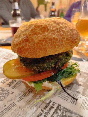 Hamburguesa de espinacas y setas at 269 Gastro Vegan in Salamanca