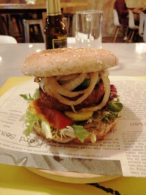 Burguer Beyond espectacular! at 269 Gastro Vegan in Salamanca