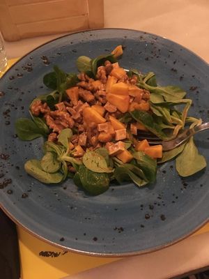 Ensalada de canónigos  at 269 Gastro Vegan in Salamanca