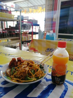 noodles with vegan bacon at Jay Nature in Songkhla