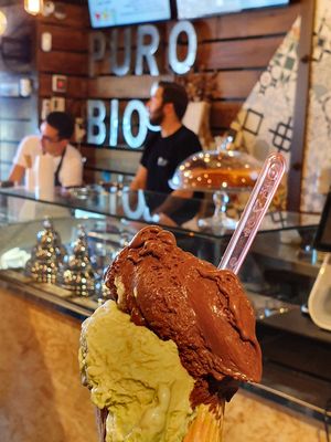 Pistachio + chocolate at Puro & Bio in Sevilla