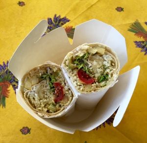 ??“Pho-Ton” Wrap (Faux Thon avec Riz, Avocat, Choucroute*, Pomme, Tomate, Salade ) (sans gluten aussi disponible)
?? Pho-Ton Wrap (Veggie Tuna Salad with Rice, Avocado, Sauerkraut, Apple, Tomato & Lettuce (gluten-free available)
 at SmooVie Grignotheque in Saint-leon-sur-vezere