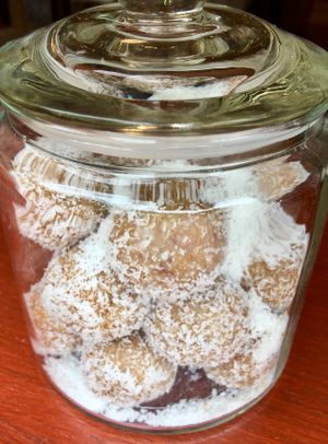 Energy Balls at SmooVie Grignotheque in Saint-leon-sur-vezere