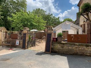 Garden terrace at SmooVie Grignotheque in Saint-leon-sur-vezere