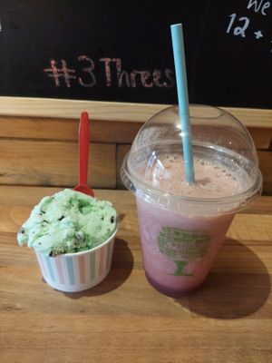 Mint choc chip icecream and strawberry and banana smoothie at 3 Three's Coffee Lounge in Birmingham