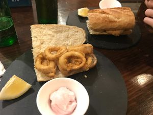 Bocadillo de calamares veganos con mayonesa vegana at Mona Pinkerton in Madrid