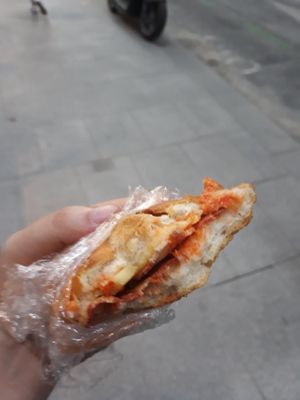 Bocadillo bacon y queso at Mona Pinkerton in Madrid