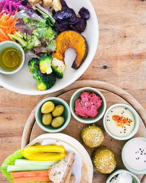 Nourish bowl and Mezze platter at Greenlight Cafe & Bar in Koh Samui