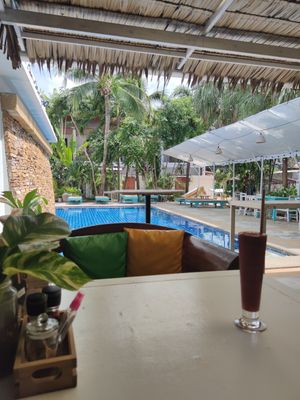Raspberry smoothie at Greenlight Cafe & Bar in Koh Samui