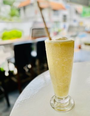 Pineapple shake at Greenlight Cafe & Bar in Koh Samui