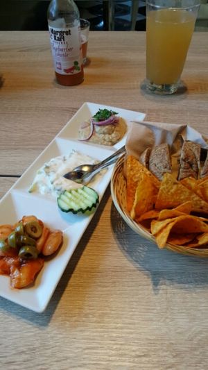 Hummus starter at My Heart Beats Vegan in Mannheim