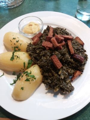 green cabbage, salty potatoes and smoked tofe at Molly & Alf in Flensburg