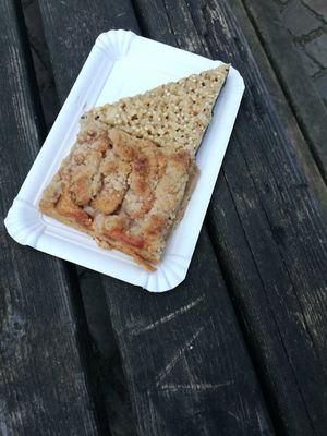 Apfelstreuselkuchen und cashew Quinoa Ecke at Alnatura - Bahrenfelder Str. in Hamburg