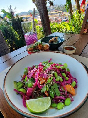 Noodle salad and cauliflour wings at Oburus Momus in Kas