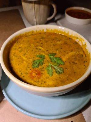 Tom yum soup as starter at Oburus Momus in Kas