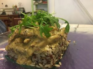No-pollo al curry at Acai in Mallorca