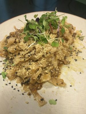 Pasta integral de espelta con salsa de setas y trufa y parmesano vegano at Green&Berry in Barcelona