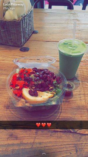 Mexican salad and green smoothie at Ziva To Go - Market in Mallorca
