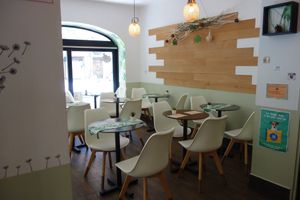 Seating area on the right at Green Bowl in Aix-en-provence