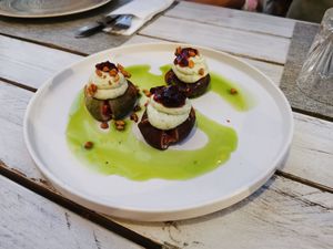 Figs with vegan cream at Yard of Taste in Zakynthos