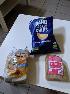 Quick bite + yummy granola for later at bio&bio - Oktogon in Zagreb