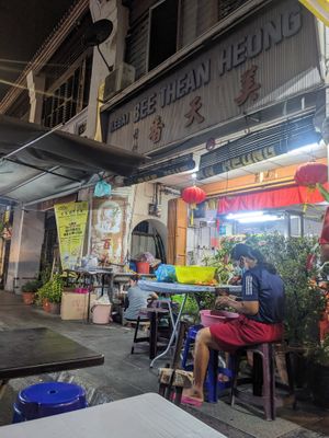 Exterior of restaurant  at Kedai Bee Thean Heong 素之家在美天香神料. in Penang