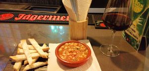 Really tasty chickpeas with garlic and spinach and a great Rioja wine at Green Iguana Bar in Malaga