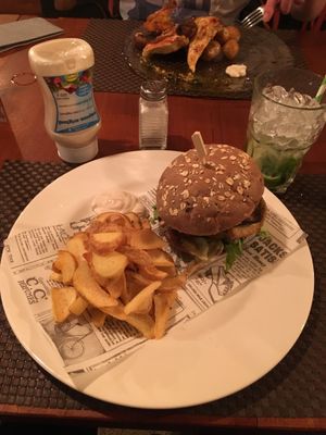 awesome veggie burger and mojito at Me Gusta in Mallorca