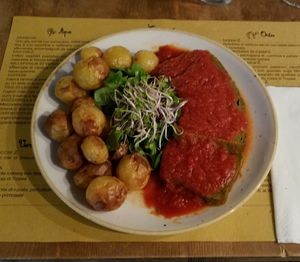 ZIA MARIA NEW

10€
Polpettone di broccoli, peperoni, cavolfiore e pan­grattato condito con gustoso sugo fatto in casa al basilico e accompagnato da gustose patate novelle al rosmarino e cipolla rossa di Tropea at Orto in Rome