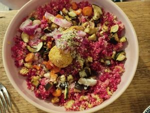 Vegan pink bowl at Carduccio in Florence