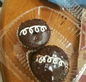 GF Who-stess cupcakes at Berben & Wolff's in Albany