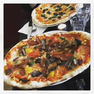 Oriental Pizza at Janine Loves Sunday in Paris