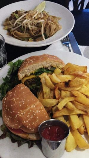 burger so amazing  at Janine Loves Sunday in Paris