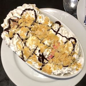 Banana split at Janine Loves Sunday in Paris