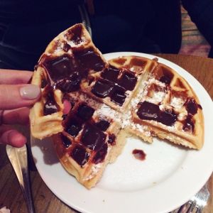 Gaufre avec chocolat style Nutella at Janine Loves Sunday in Paris