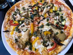 Veggie pizza at Janine Loves Sunday in Paris