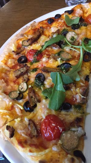 Such good pizza  at Janine Loves Sunday in Paris