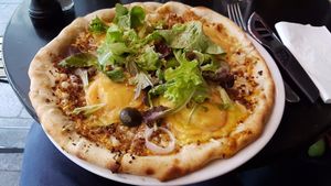 2e Art pizza at Janine Loves Sunday in Paris