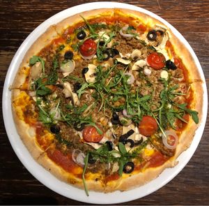 Best pizza and with Seitan at Janine Loves Sunday in Paris