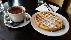Breakfast: hot chocolate and waffle at Janine Loves Sunday in Paris