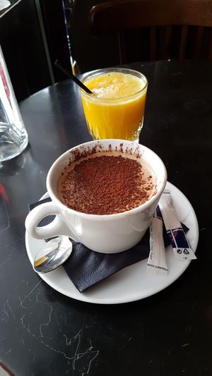 Breakfast: hot chocolate and fresh orange juice at Janine Loves Sunday in Paris