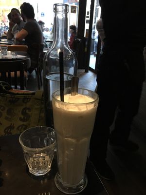 Vanilla milkshake at Janine Loves Sunday in Paris