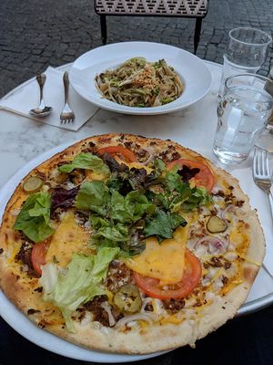 Brooklyn pizza and Pad Thai - Both vegan. at Janine Loves Sunday in Paris
