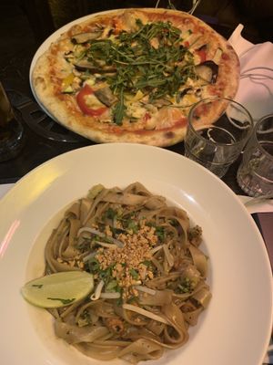 Veg pizza and pad thai at Janine Loves Sunday in Paris