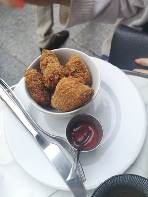Bol de nuggets at Janine Loves Sunday in Paris