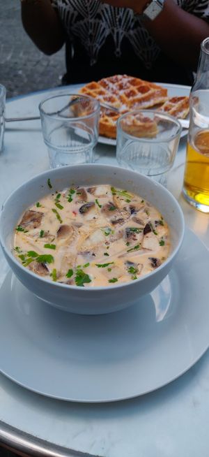 Soupe Thaï at Janine Loves Sunday in Paris