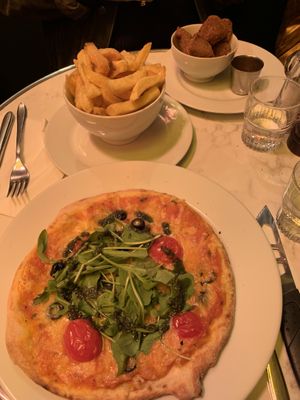 mini margherita, nugs+fries at Janine Loves Sunday in Paris